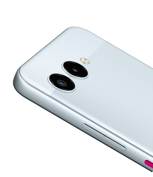 Κοντινό πλάνο της πίσω κάμερας του T Phone 3 