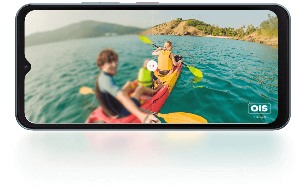 Εικόνα που επιδεικνύει την οπτική σταθεροποίηση εικόνας (OIS) του T Phone 3. H οθόνη του T Phone 3 δείχνει μια φωτογραφία από καγιάκ, χωρισμένη στη μέση για σύγκριση: η αριστερή πλευρά είναι θολή, ενώ η δεξιά πλευρά είναι ευκρινής και καθαρή, επιδεικνύοντας το αποτέλεσμα του OIS. 