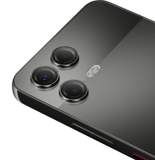 Κοντινό πλάνο της πίσω κάμερας του T Phone 3 