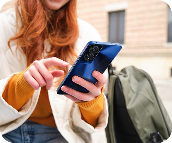 TCL 505 Dual 4G camera