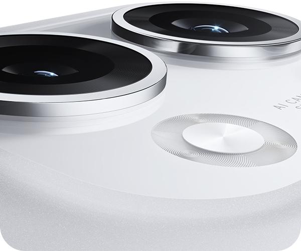 OPPO Reno 13 5G smartphone premium design