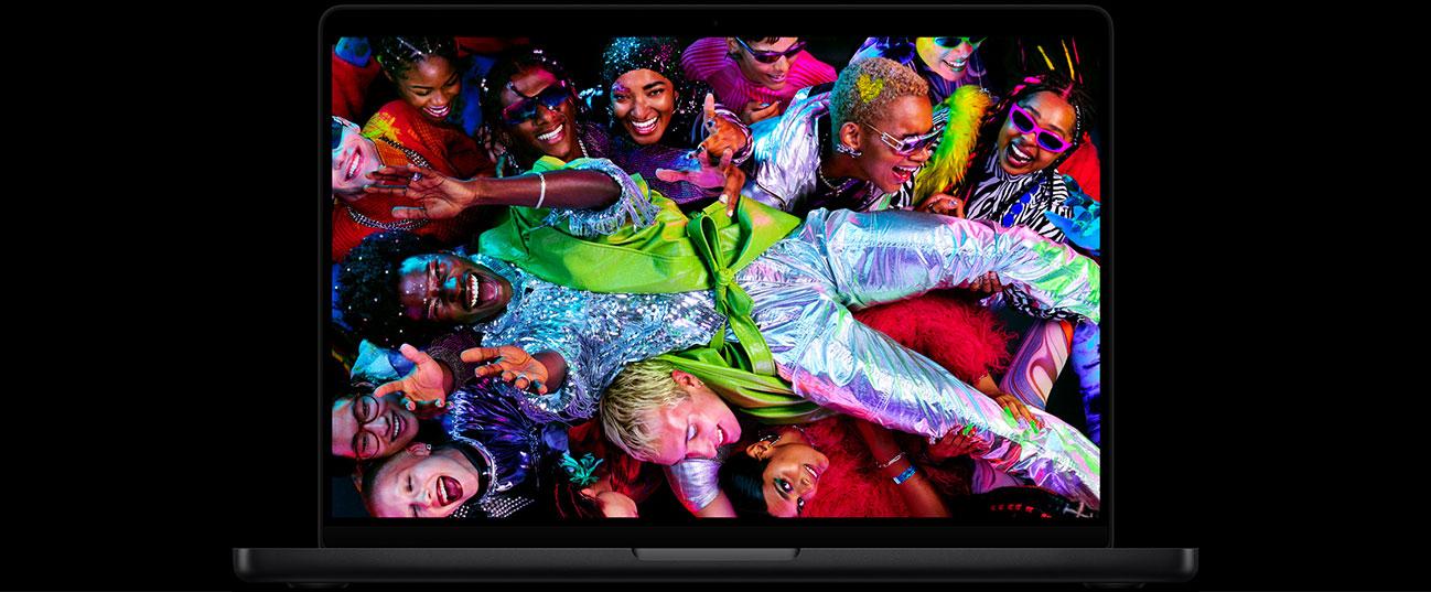 MacBook Pro 14 ιντσών με M5 chip και ελληνικό πληκτρολόγιο
