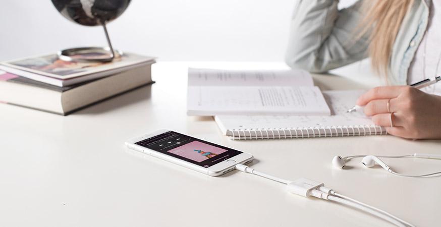 BELKIN Adaptor Lighting Audio + Charger Rockstar