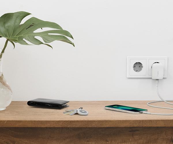 BELKIN Boost Charge USB-C Travel Charger with PPS 30W + USB Type-C to Lightning Cable