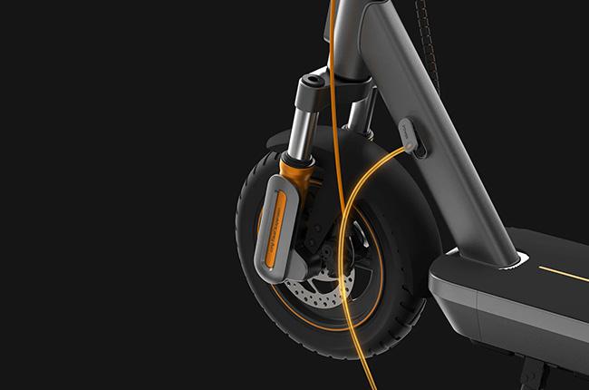 καταναλώνει μόλις 6,69 Wh ανά χιλιόμετρο, μειωμένο από 7,95 Wh σε σχέση με την προηγούμενη γενιά. Παρά το μεγαλύτερο και βαρύτερο πλαίσιο και τους τροχούς, χρησιμοποιώντας την ίδια πλατφόρμα μπαταρίας, το 6 Max επιτυγχάνει χαμηλότερη κατανάλωση ενέργειας ανά χιλιόμετρο, αυξάνοντας ουσιαστικά την αυτονομία. 