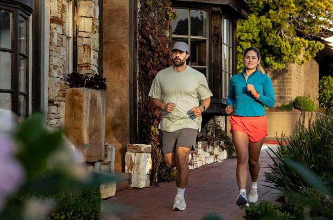 GARMIN Forerunner 70 43mm AMOLED Smartwatch