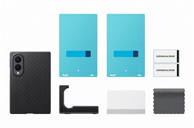 Carbon Case with MagSafe + SAMSUNG Galaxy Fold 8 Anti-Reflecting Screen Protector Set