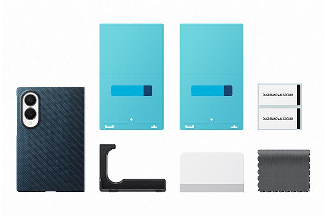 Carbon Case with MagSafe + SAMSUNG Galaxy Fold 8 Anti-Reflecting Screen Protector Set
